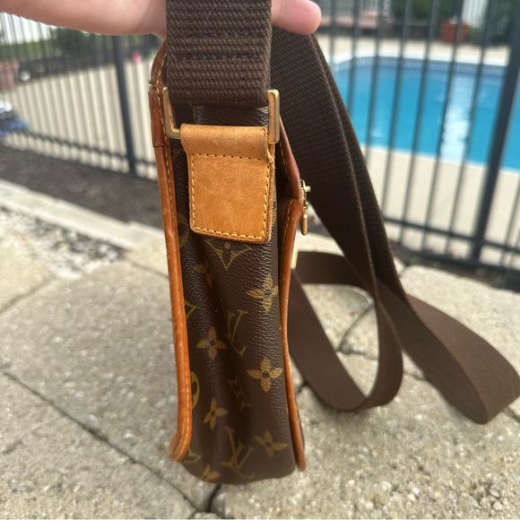 Louis Vuitton Monogram Bosphore Messenger PM - Picture 7 of 13
